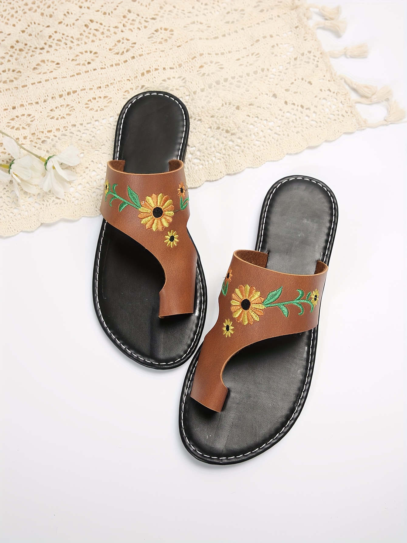 womens embroidered flat sandals casual toe loop slip on summer shoes outdoor beach slide sandals details 5