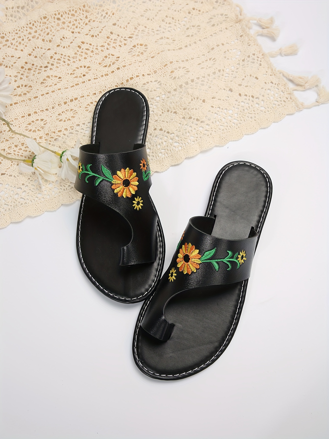 womens embroidered flat sandals casual toe loop slip on summer shoes outdoor beach slide sandals details 10