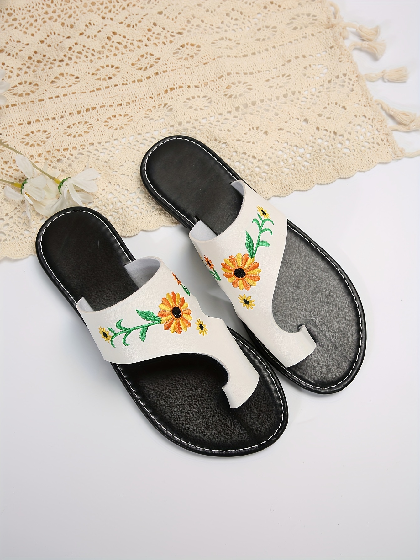 womens embroidered flat sandals casual toe loop slip on summer shoes outdoor beach slide sandals details 16