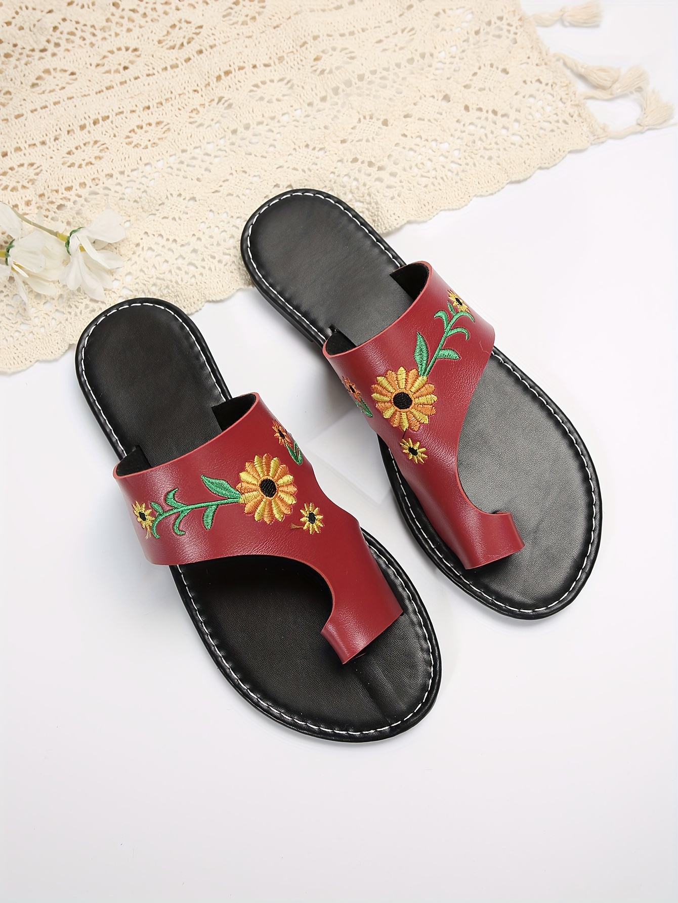 womens embroidered flat sandals casual toe loop slip on summer shoes outdoor beach slide sandals details 20